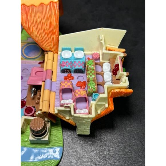 Vintage Disney Snow White Tiny Collection Polly Pocket Cottage 1995 *Works* - Picture 6 of 10